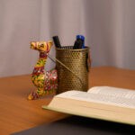 metal camel pen stand (3)
