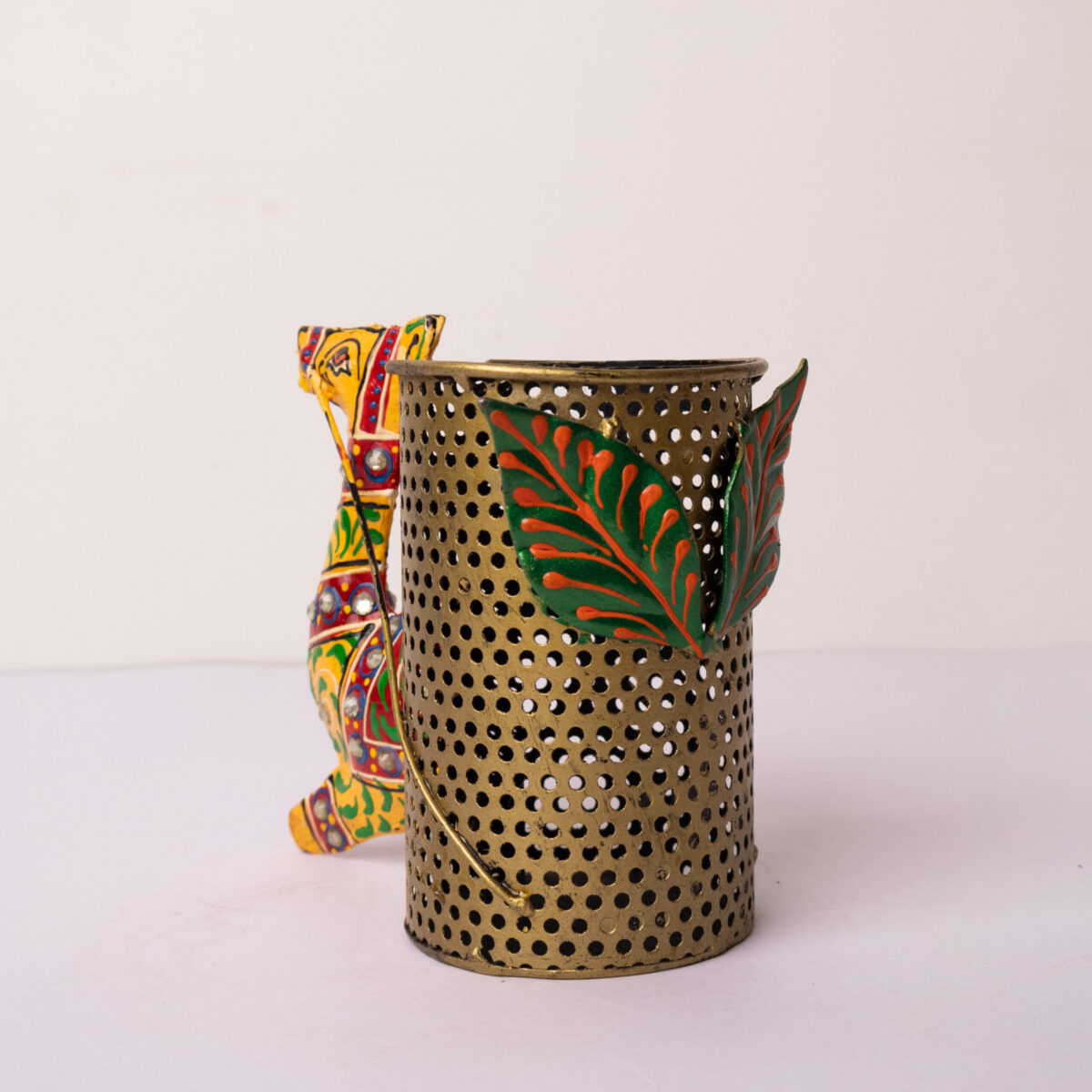 metal camel pen stand (6)