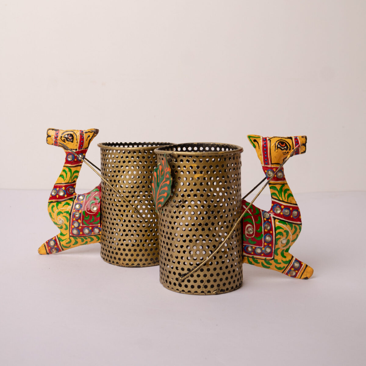 metal camel pen stand (8)