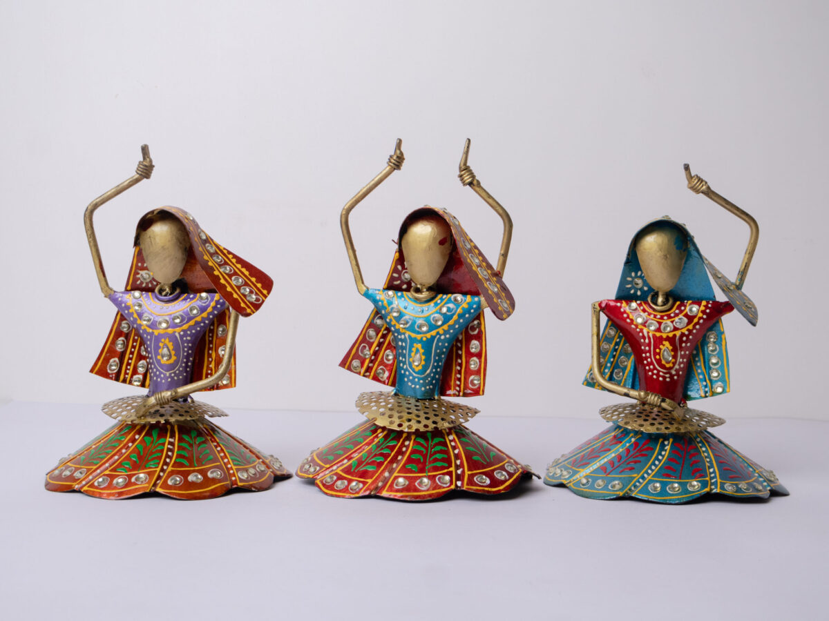 metal dancing ladies (9)