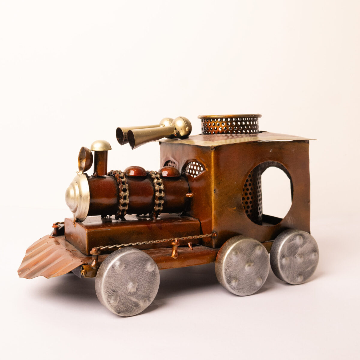 metal engine pen stand (2)