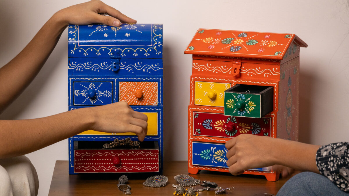 wooden painting & jewellery drawer (3)