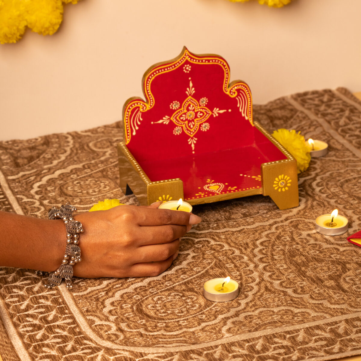 wooden sinhasan diety (10)