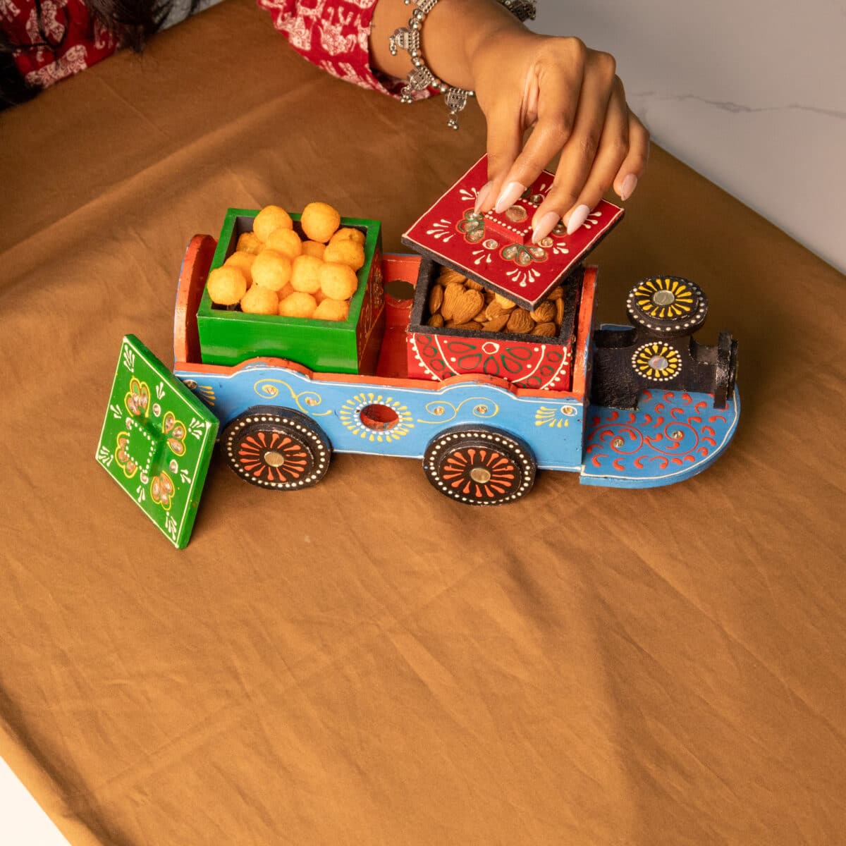 wooden train shaped dry fruits holder 2 box (1)